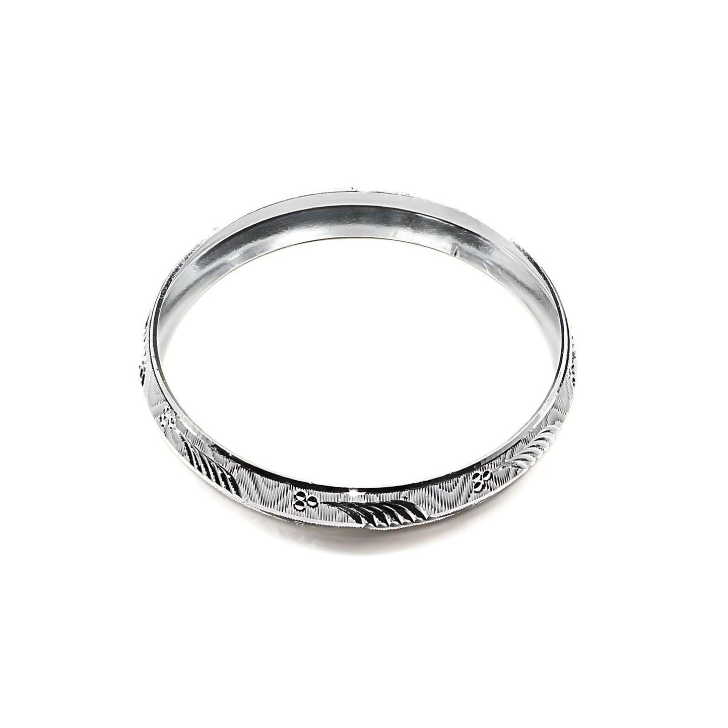 engrave pattern on one side of silver kada