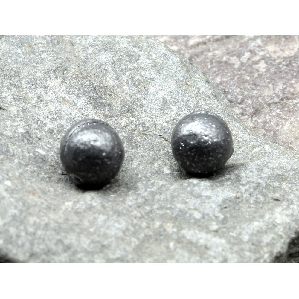 Ranga goli, lead ball for lal kitab and astrology.