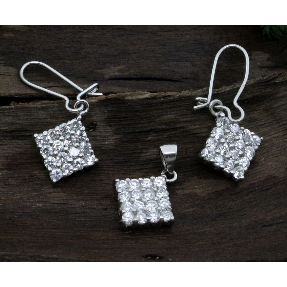 Trendy Silver Pendant Earrings Set Platinum Tone