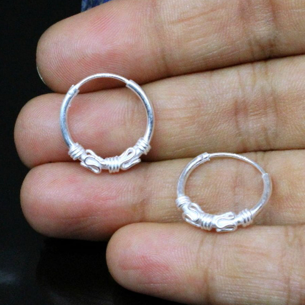 Silver Hoop Earrings, Medium Silver Hoops, Simple Sturdy Women Earrings,  28mm Minimalist Everyday Jewelry, Round Circle Everyday Earrings - Etsy