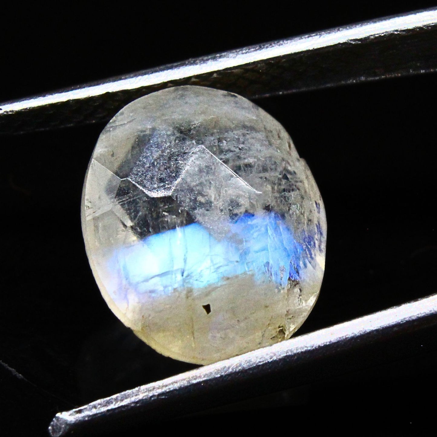 3.8Ct Natural Rainbow Moonstone Oval Cut Gemstone