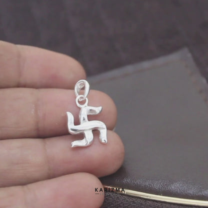 Graceful Traditional 925 Sterling Silver Pendant