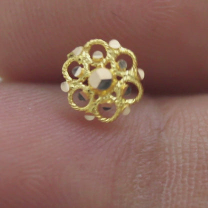 18K Real Gold Floral Motif Threadless Nose Stud