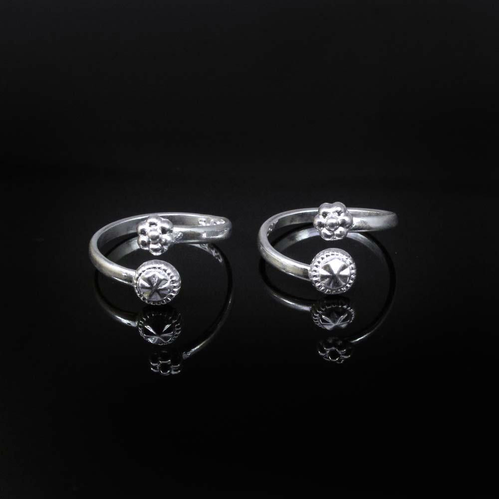Silver Style Women's Jewellery Antique Toe-Ring For Women Silver Sterling  Silver Plated Toe Ring Price in India - Buy Silver Style Women's Jewellery Antique  Toe-Ring For Women Silver Sterling Silver Plated Toe