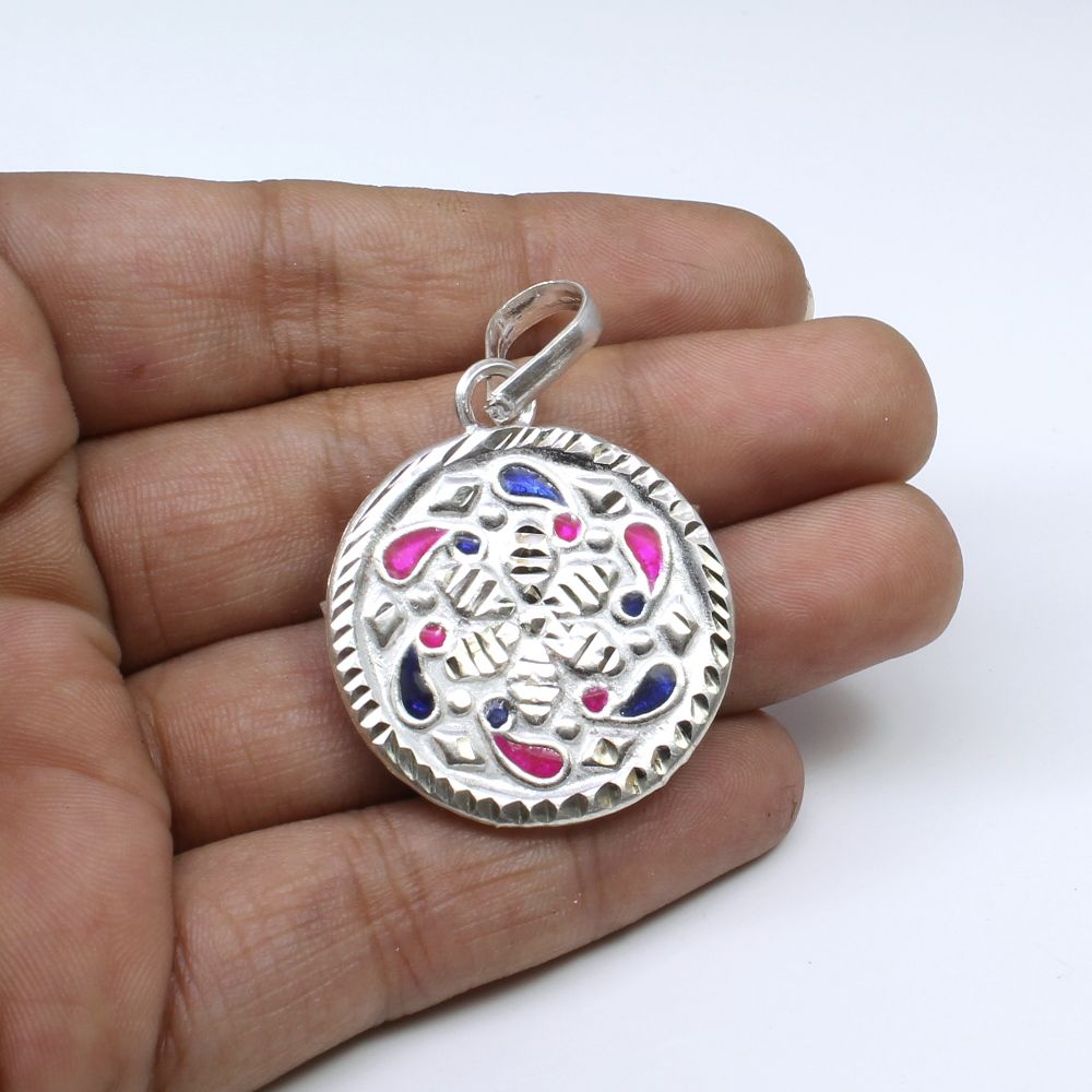Traditional sterling silver pendant for women