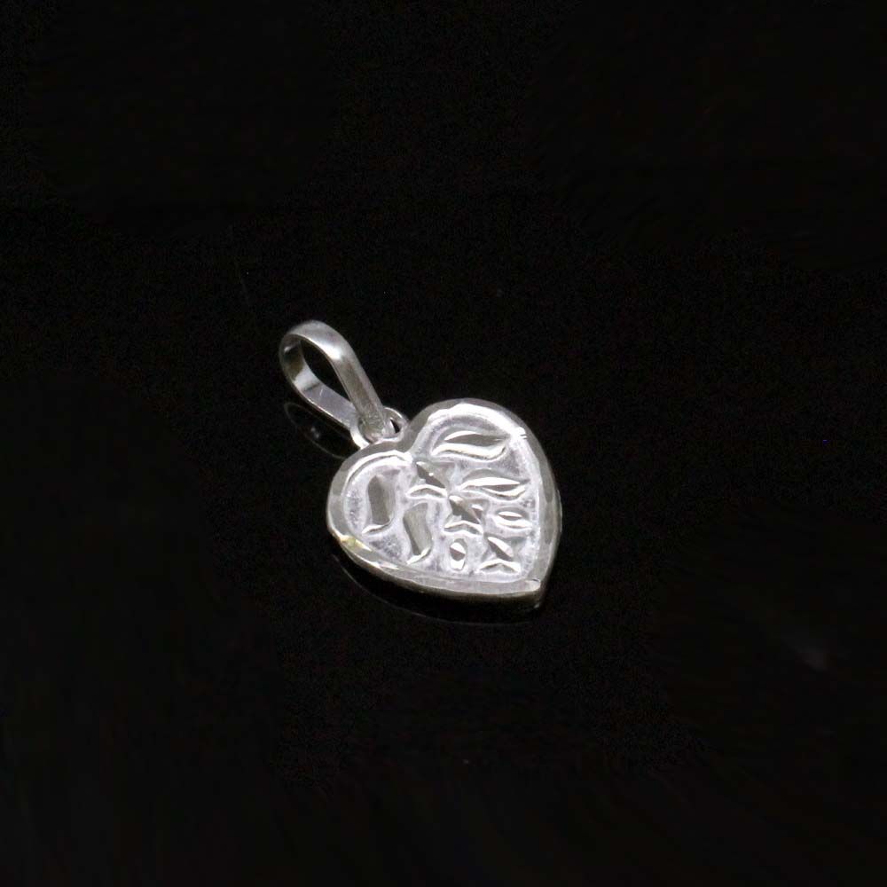 Traditional heart shape sterling silver pendant