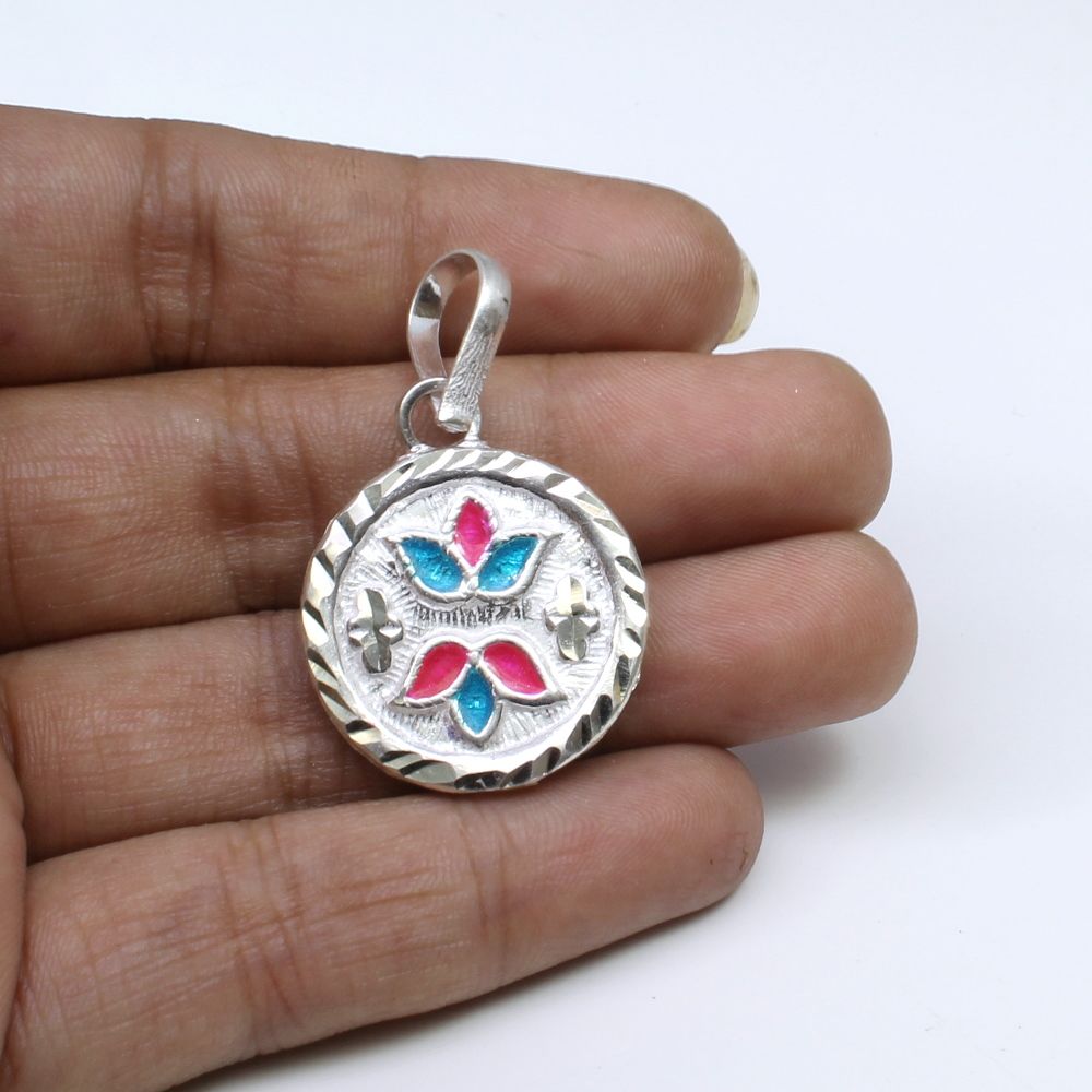 Traditional sterling silver pendant for women