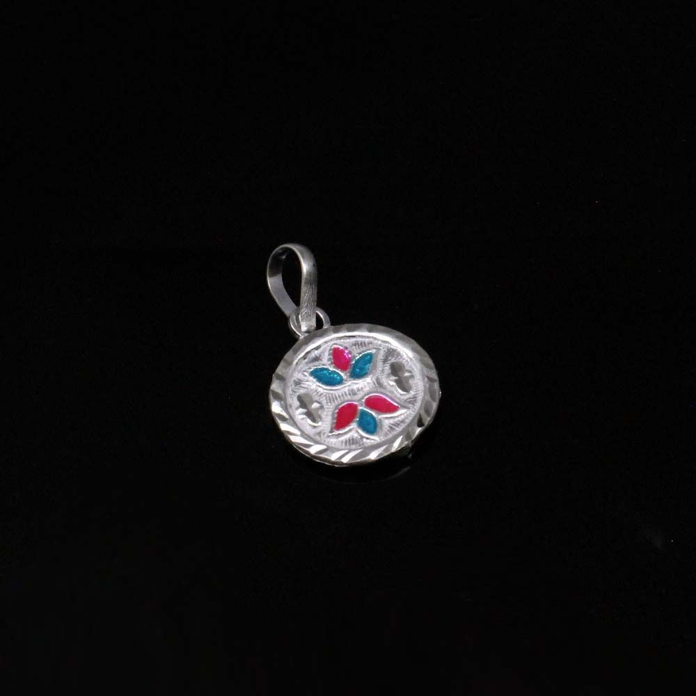 Traditional sterling silver pendant for women