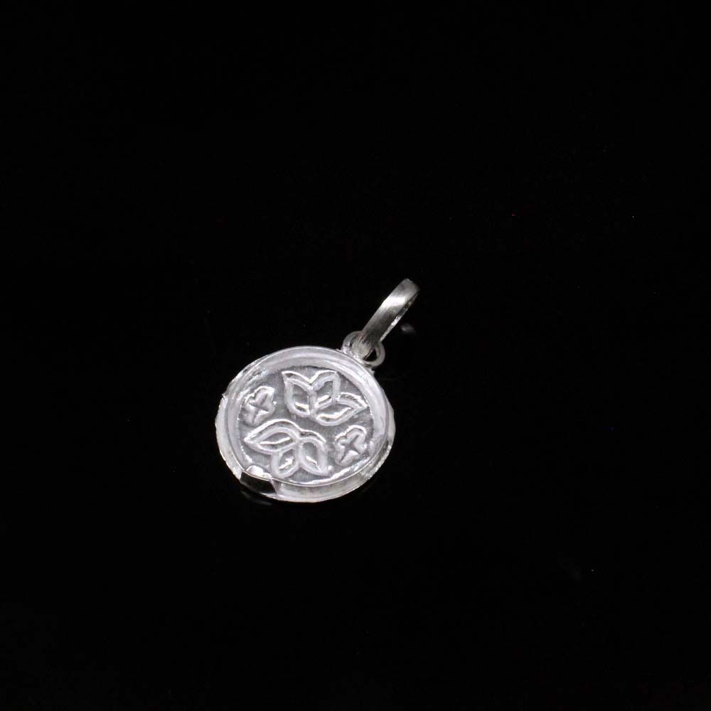 Traditional sterling silver pendant for women